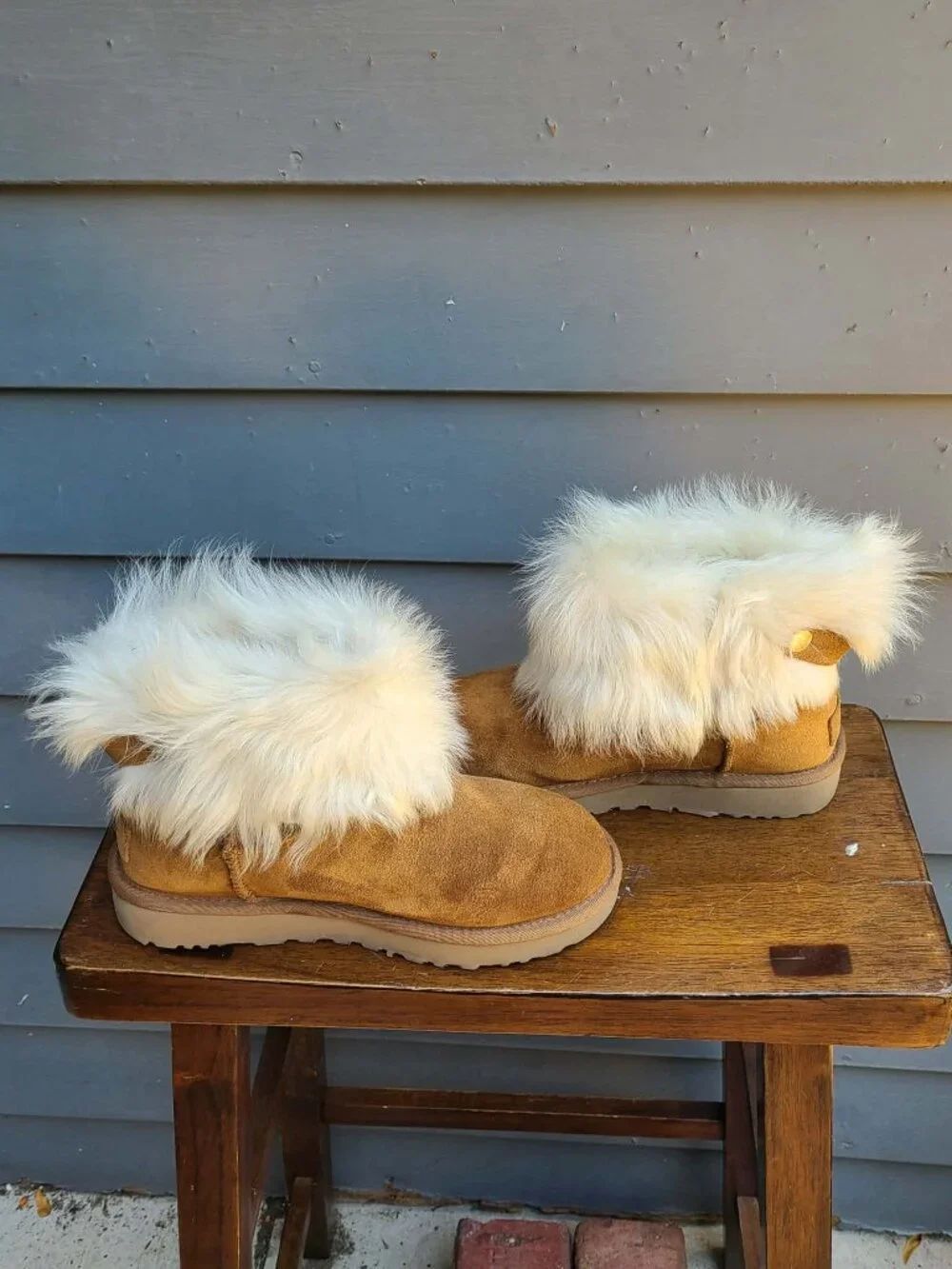 UGG Valentine Chestnut Suede Off White Shearling Boot size 6
